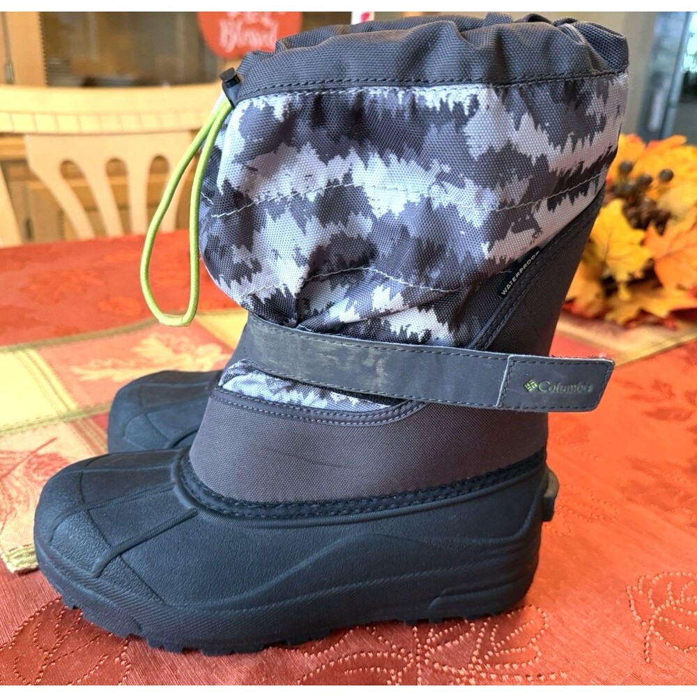 Columbia Waterproof Lined Snow Boots Size 5 Youth Black White Gray Camo